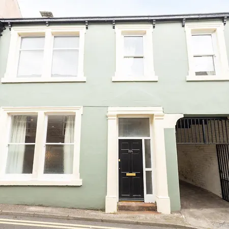 Host & - South Street House *